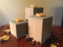 Load image into Gallery viewer, 5 Beeswax Tealight Candles in Gift Box